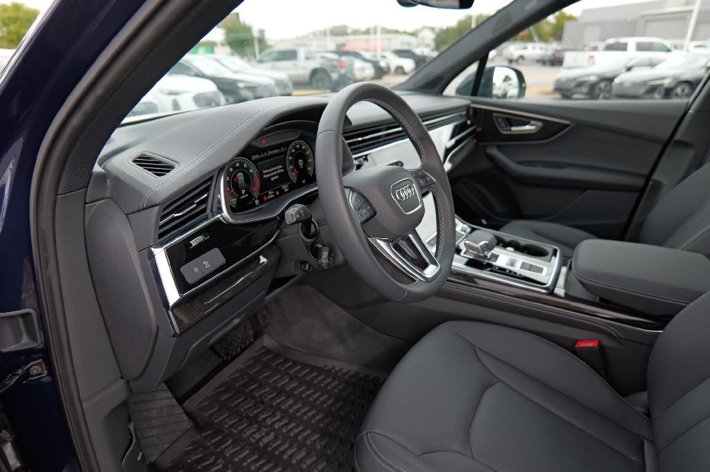 new 2025 Audi Q7 car, priced at $69,975