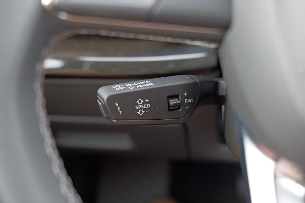 new 2025 Audi Q7 car, priced at $69,975