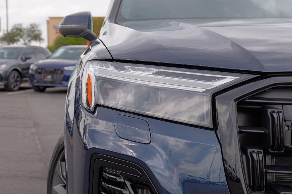 new 2025 Audi Q7 car, priced at $69,975