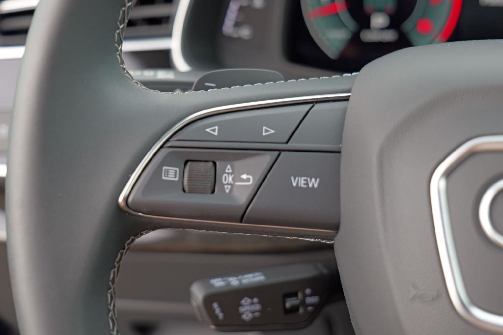 new 2025 Audi Q7 car, priced at $69,975