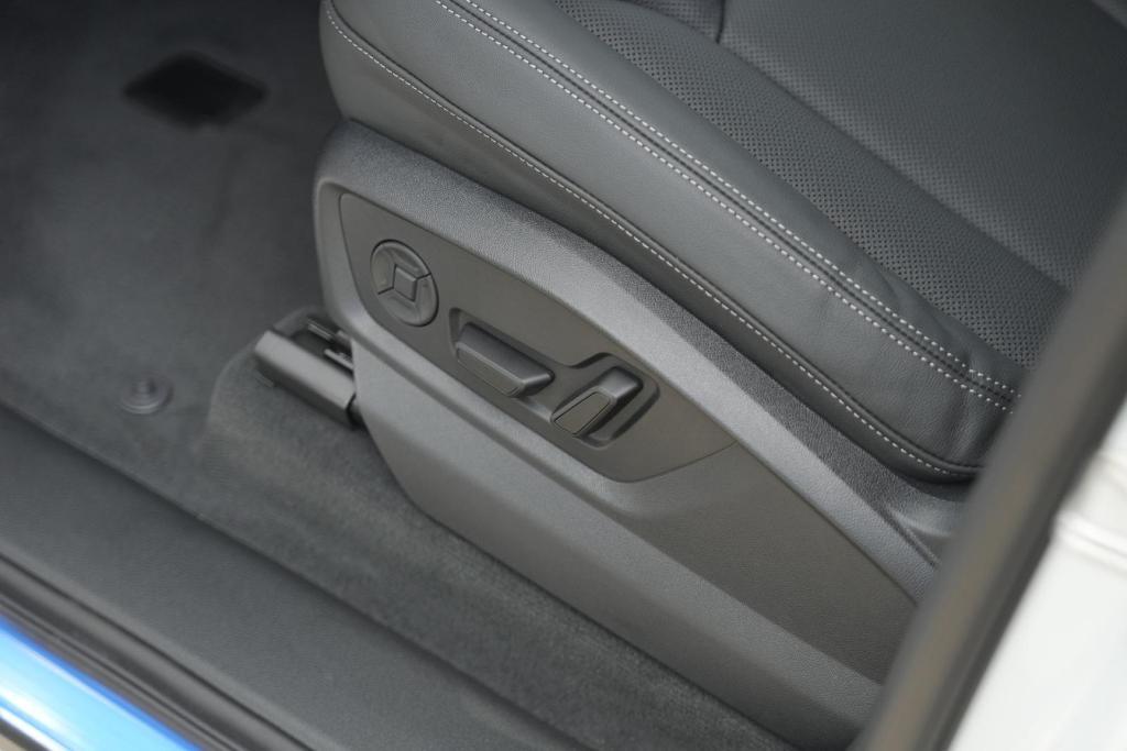 new 2025 Audi Q7 car, priced at $65,754