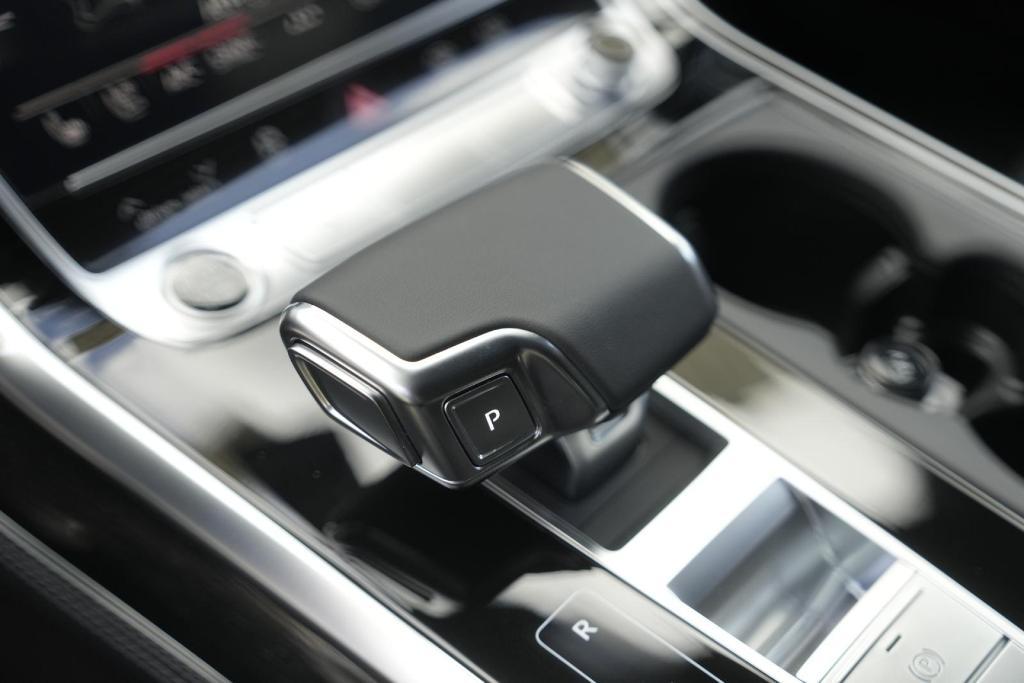 new 2025 Audi Q7 car, priced at $65,754