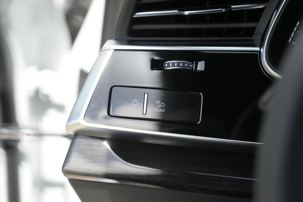 new 2025 Audi Q7 car, priced at $65,754