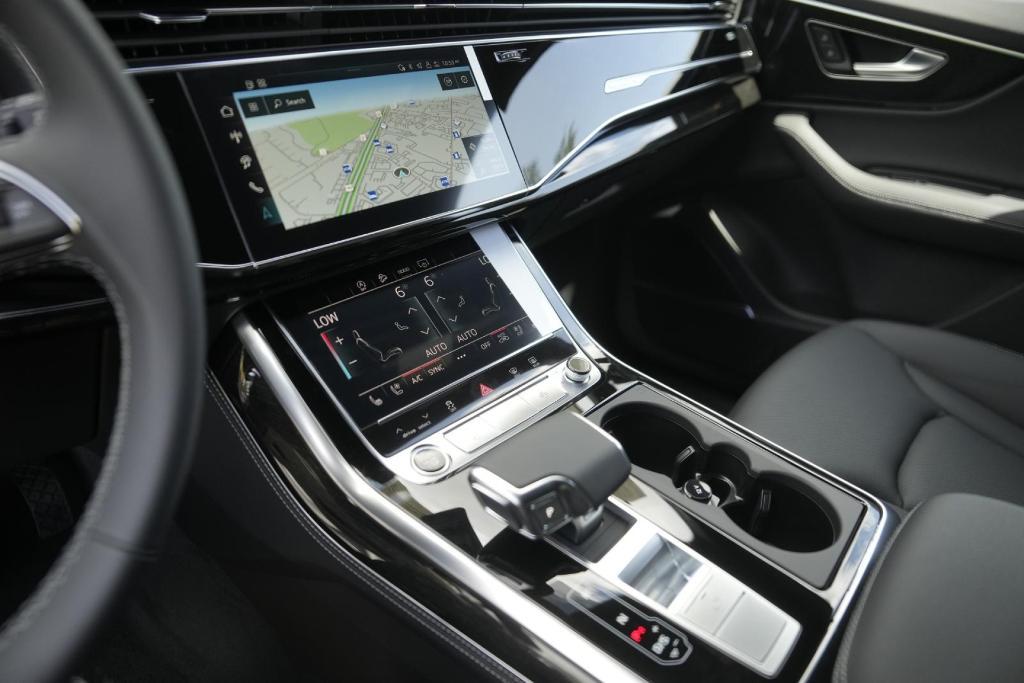 new 2025 Audi Q7 car, priced at $65,754