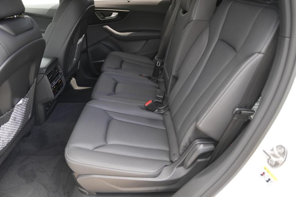 new 2025 Audi Q7 car, priced at $65,754