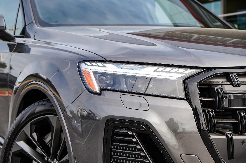 new 2025 Audi Q7 car, priced at $82,250