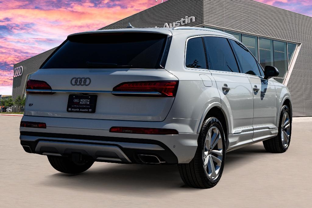 new 2025 Audi Q7 car, priced at $70,095