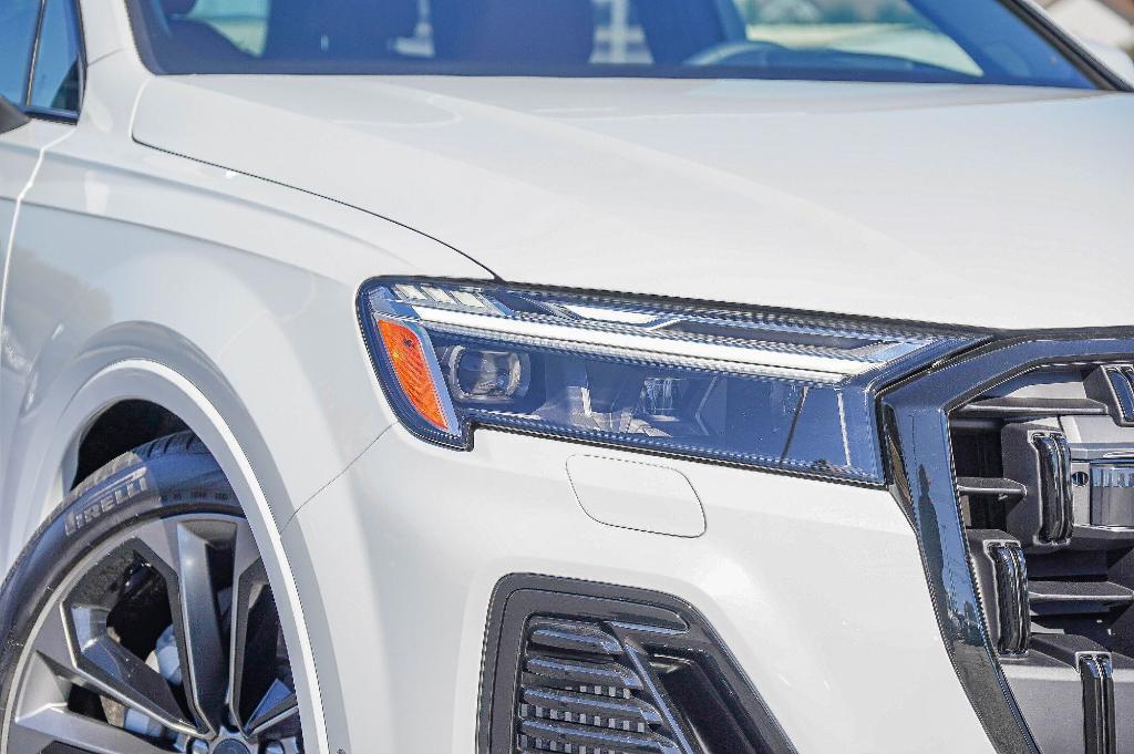 new 2026 Audi Q7 car, priced at $81,995