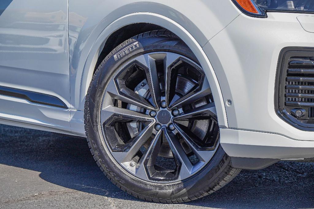 new 2026 Audi Q7 car, priced at $81,995