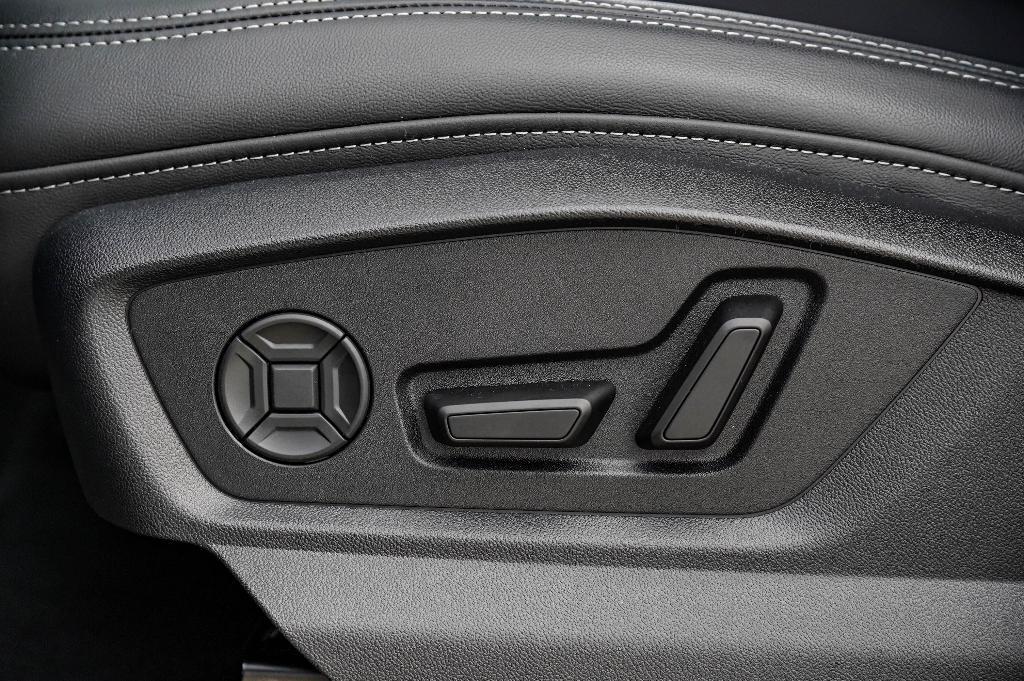 new 2025 Audi Q8 car, priced at $81,865