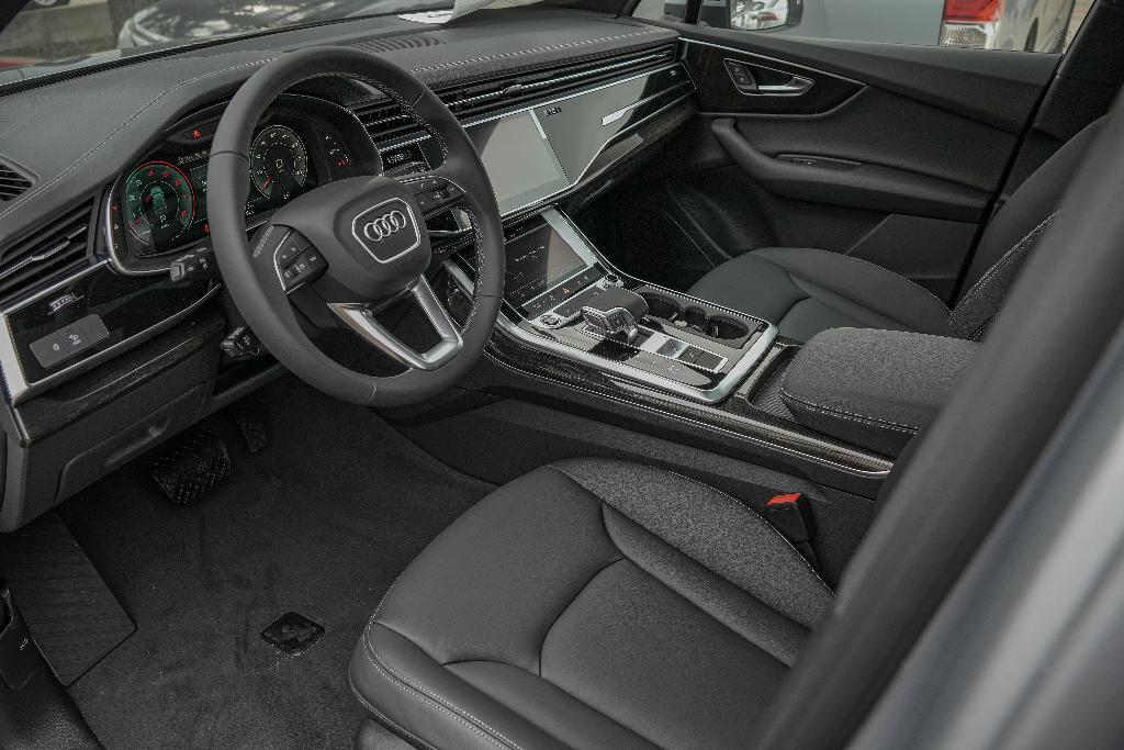 new 2025 Audi Q7 car, priced at $62,855