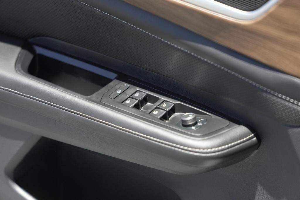 used 2024 Volkswagen Atlas car, priced at $41,300
