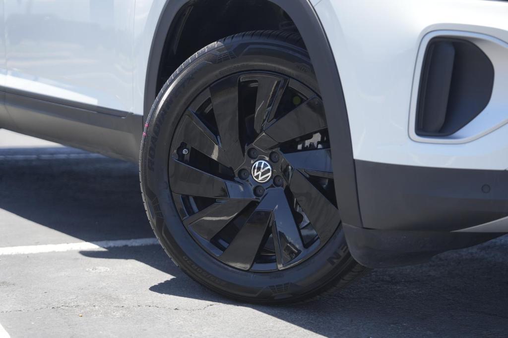 used 2024 Volkswagen Atlas car, priced at $41,300