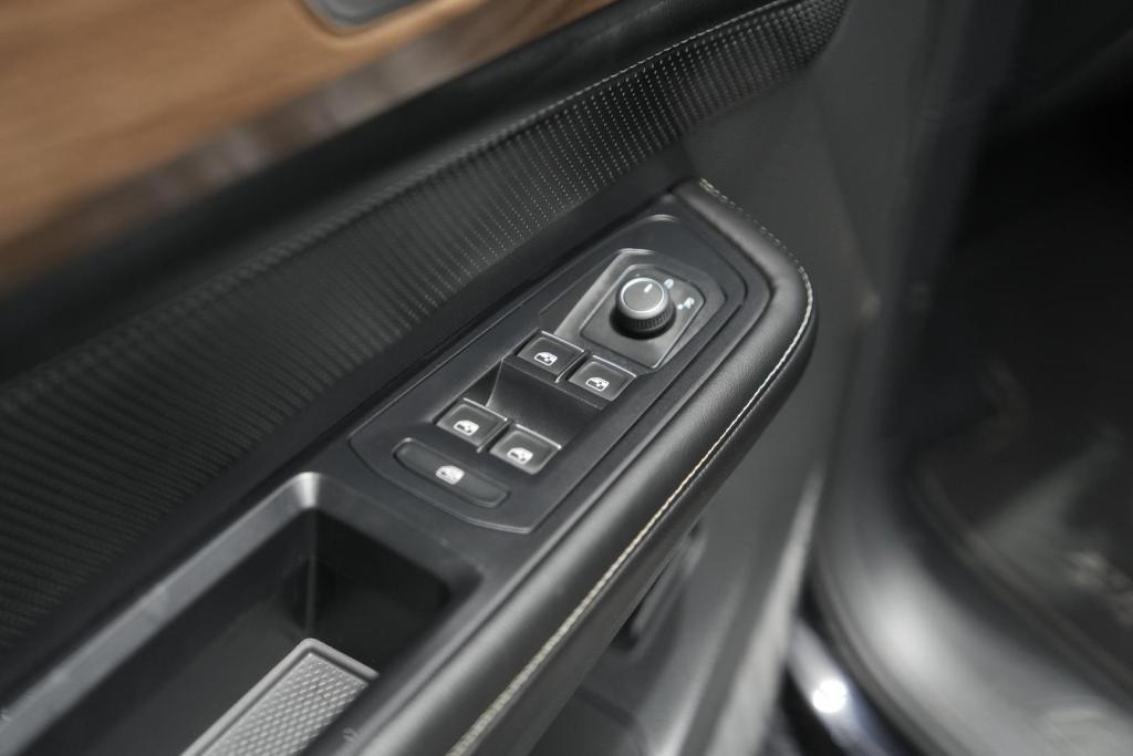 used 2024 Volkswagen Atlas car, priced at $38,656