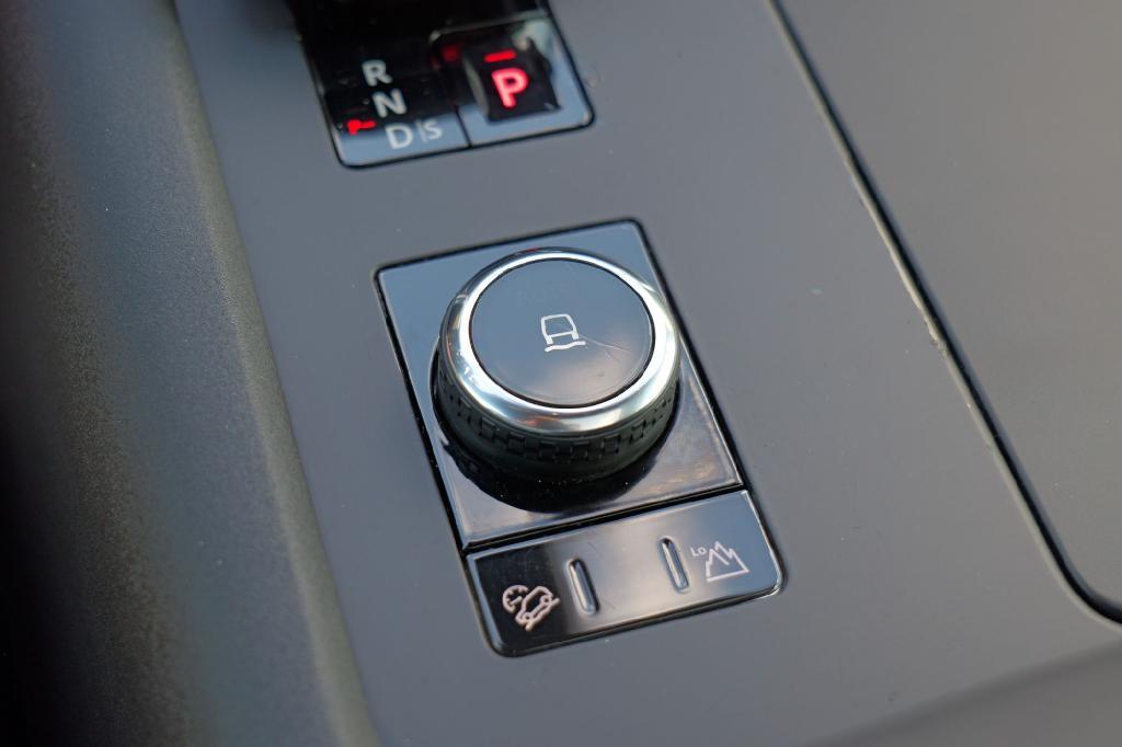 used 2021 Land Rover Discovery car, priced at $31,900