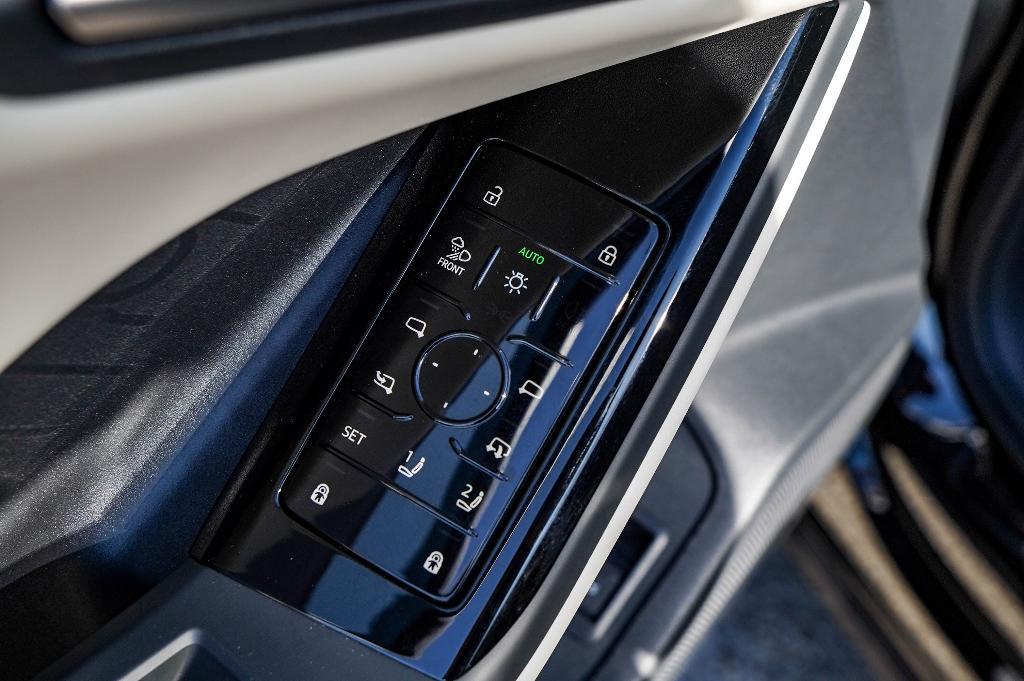 new 2025 Audi Q6 e-tron car, priced at $69,113
