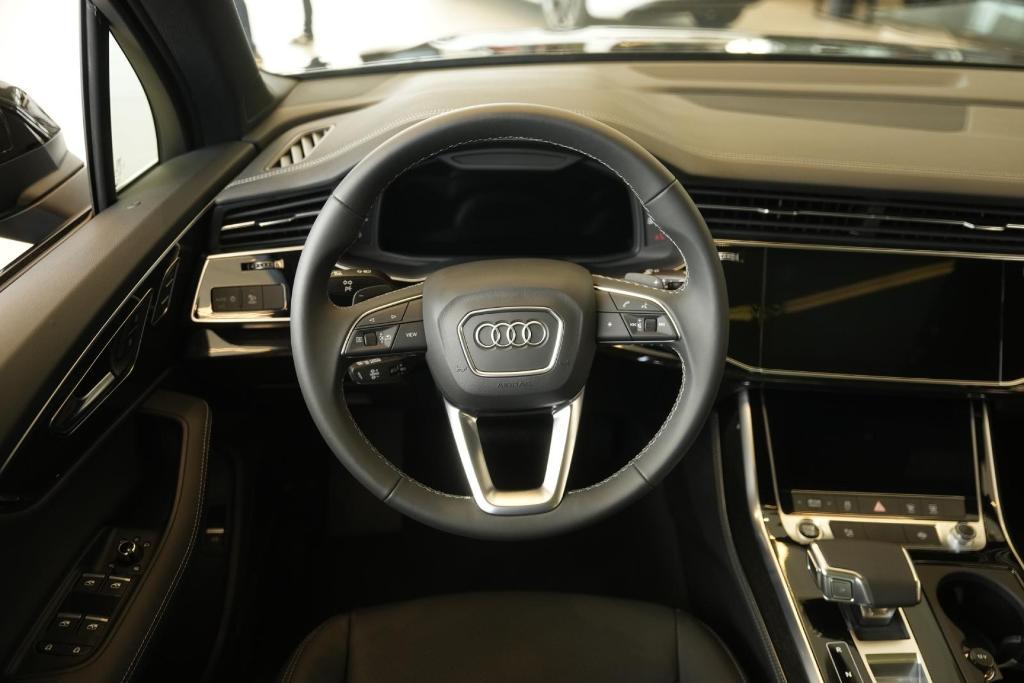 new 2025 Audi Q7 car, priced at $67,650