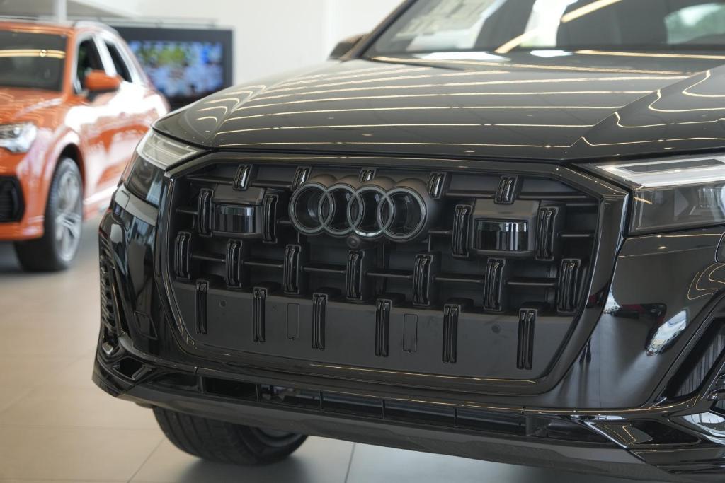 new 2025 Audi Q7 car, priced at $67,650