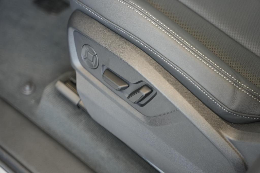 new 2025 Audi Q7 car, priced at $67,650