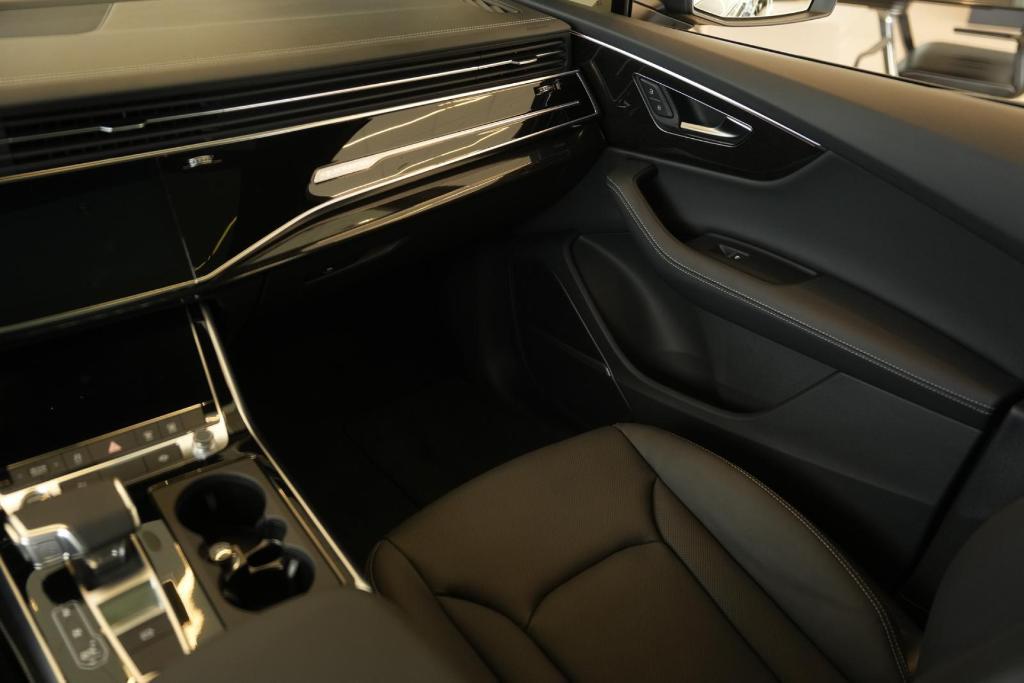 new 2025 Audi Q7 car, priced at $67,650