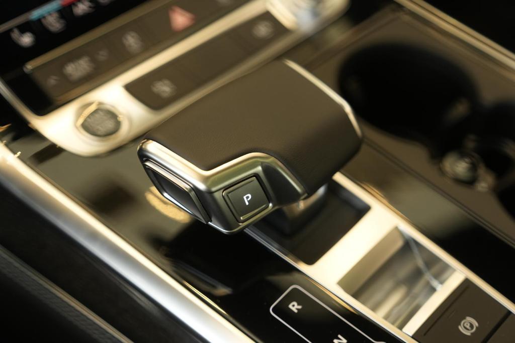 new 2025 Audi Q7 car, priced at $67,650
