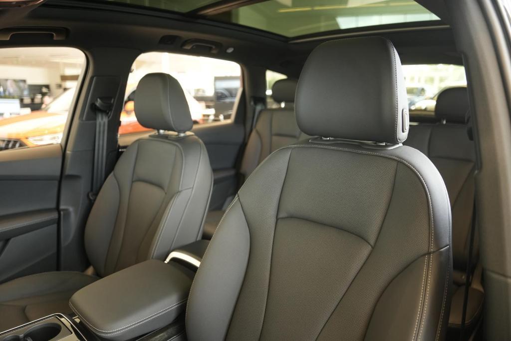 new 2025 Audi Q7 car, priced at $67,650