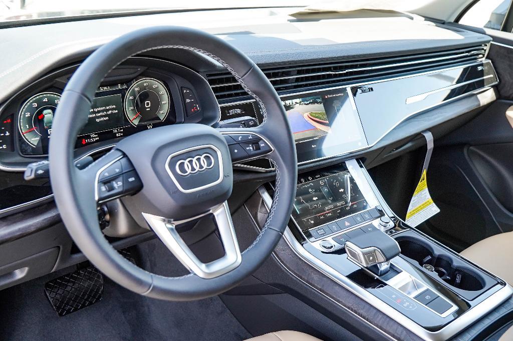 new 2025 Audi Q7 car, priced at $67,930