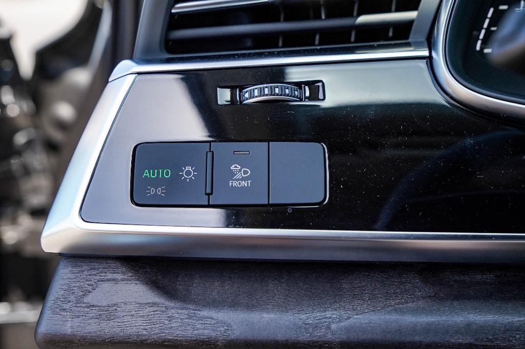 new 2025 Audi Q7 car, priced at $67,930