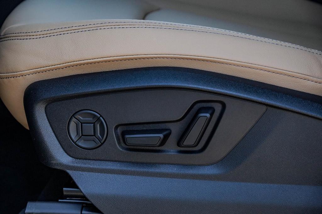new 2025 Audi Q7 car, priced at $67,930