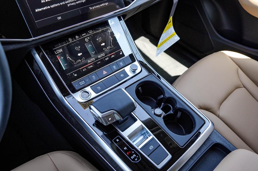 new 2025 Audi Q7 car, priced at $67,930