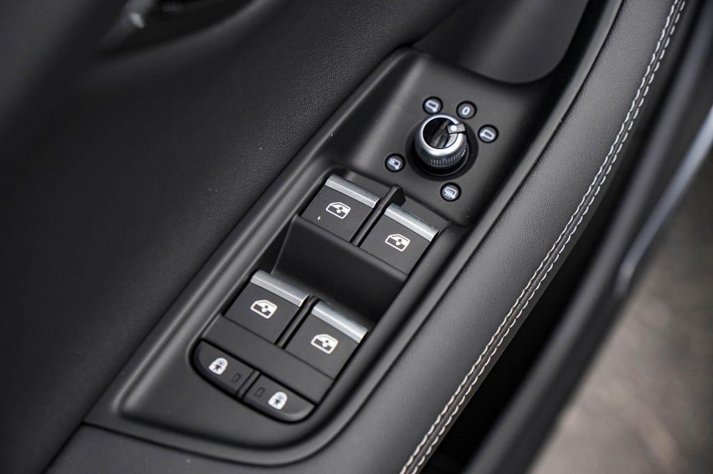 new 2025 Audi Q7 car, priced at $76,563