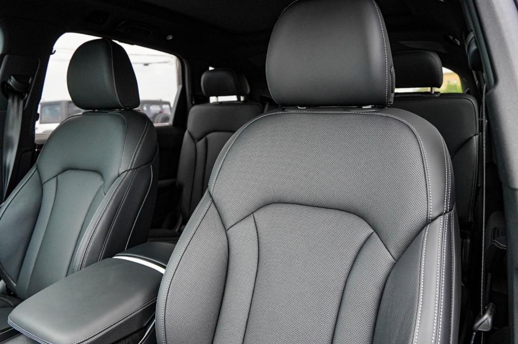 new 2025 Audi Q7 car, priced at $76,563