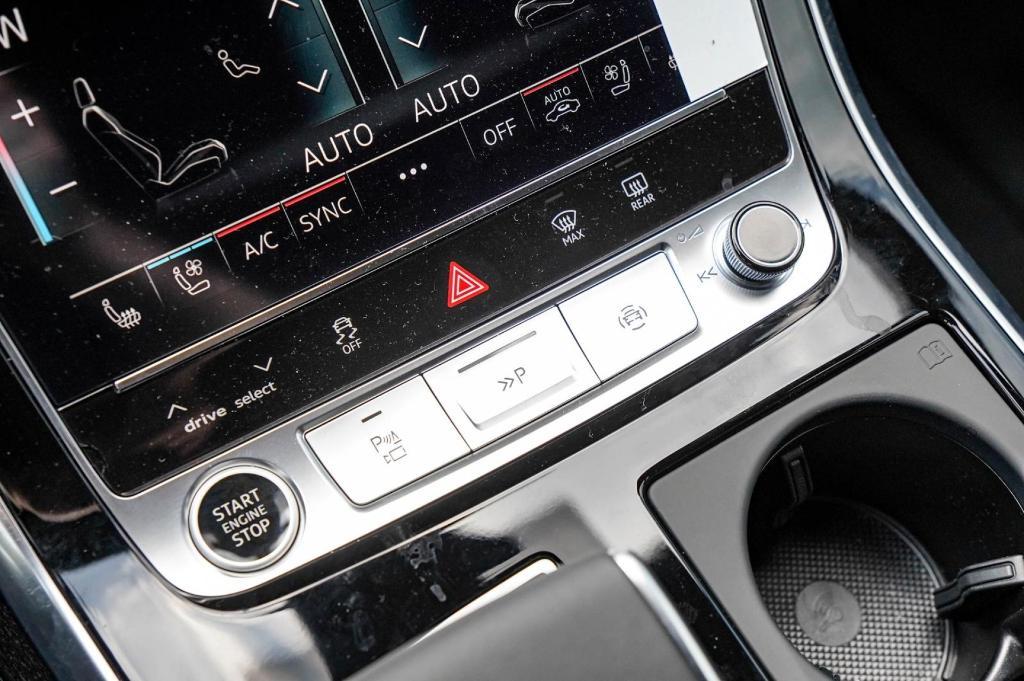 new 2025 Audi Q7 car, priced at $76,563