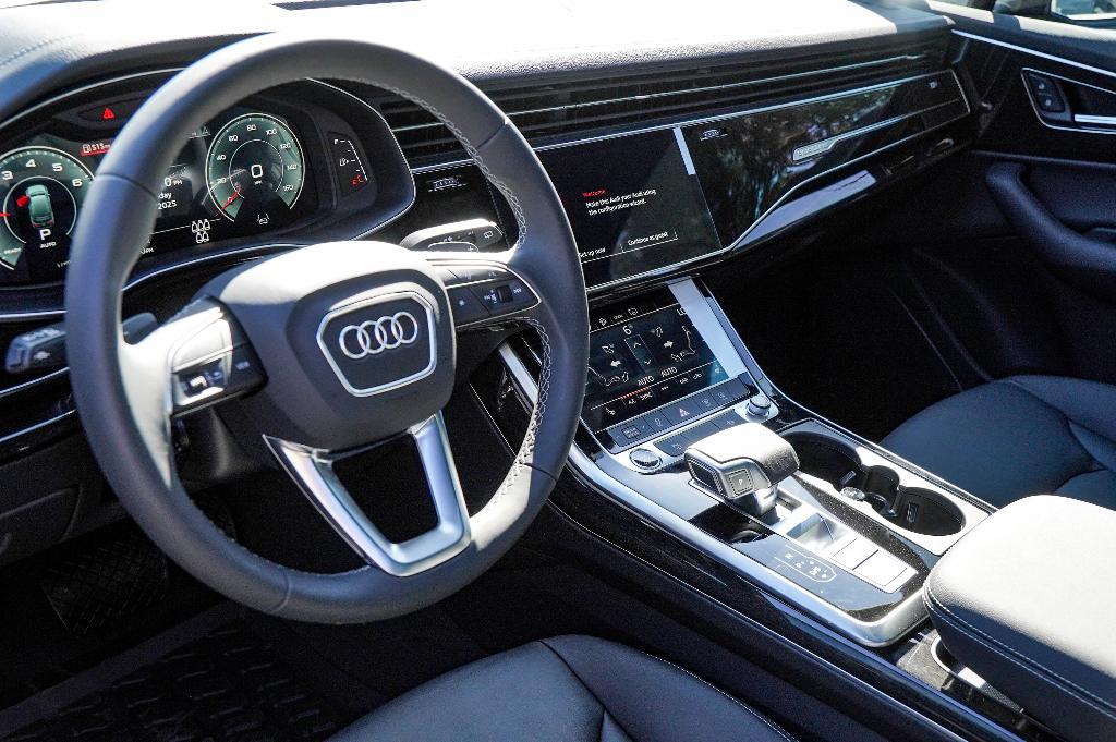 new 2025 Audi Q7 car, priced at $59,820