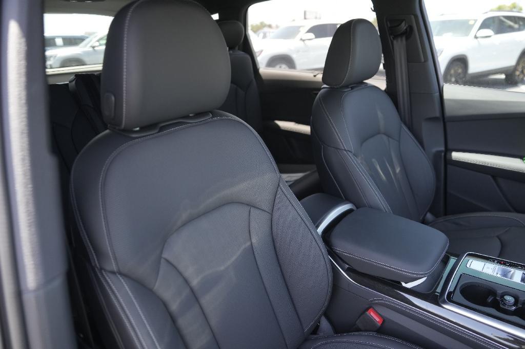 new 2025 Audi Q7 car, priced at $78,306