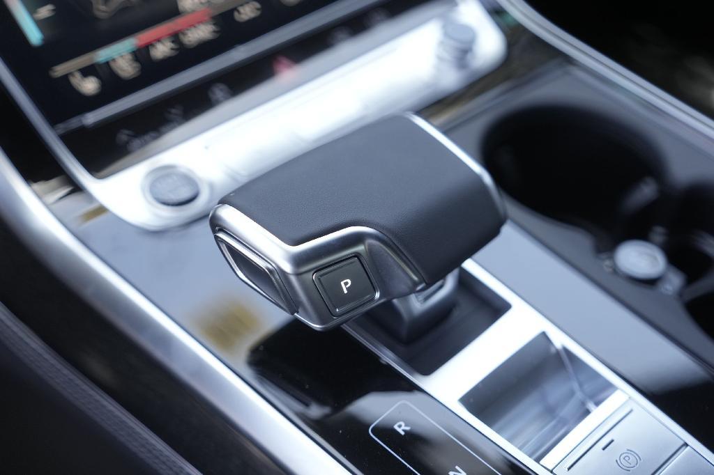 new 2025 Audi Q7 car, priced at $78,306