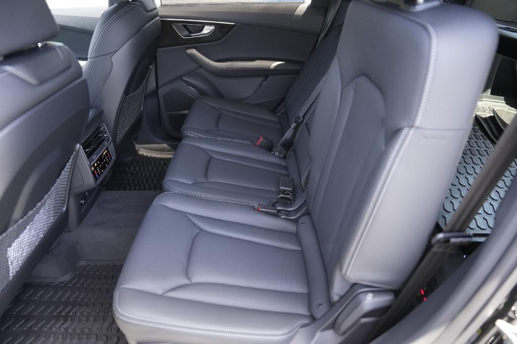 new 2025 Audi Q7 car, priced at $78,306