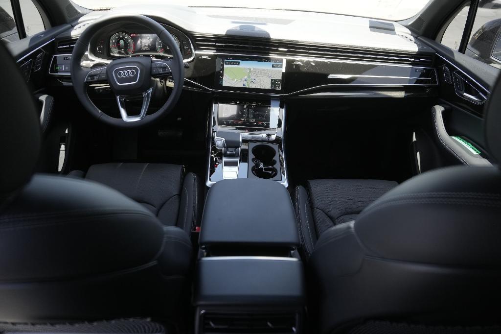 new 2025 Audi Q7 car, priced at $78,306