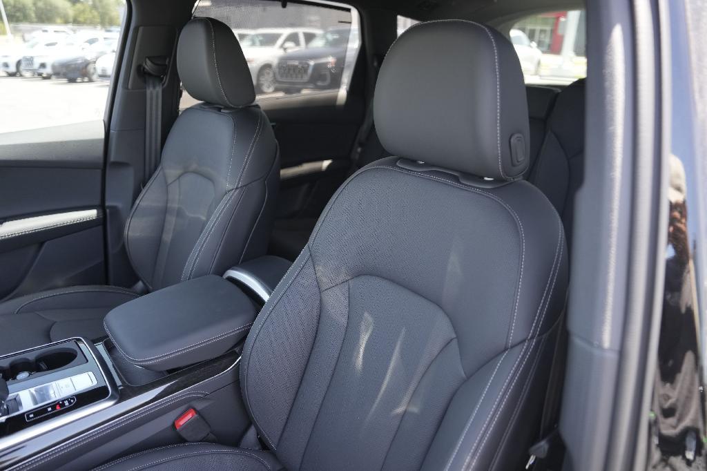 new 2025 Audi Q7 car, priced at $78,306