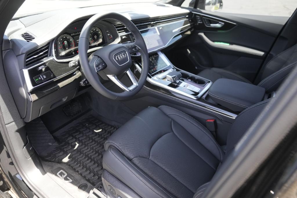 new 2025 Audi Q7 car, priced at $78,306