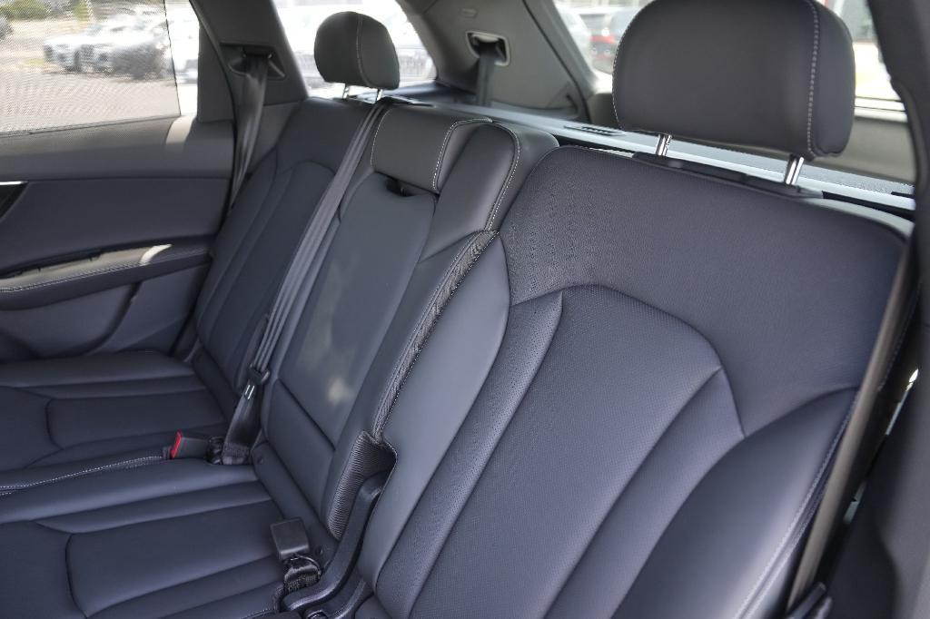 new 2025 Audi Q7 car, priced at $78,306