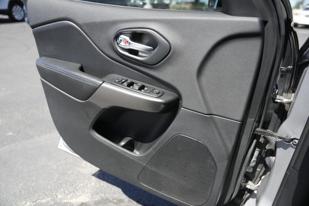 used 2019 Jeep Cherokee car, priced at $13,875