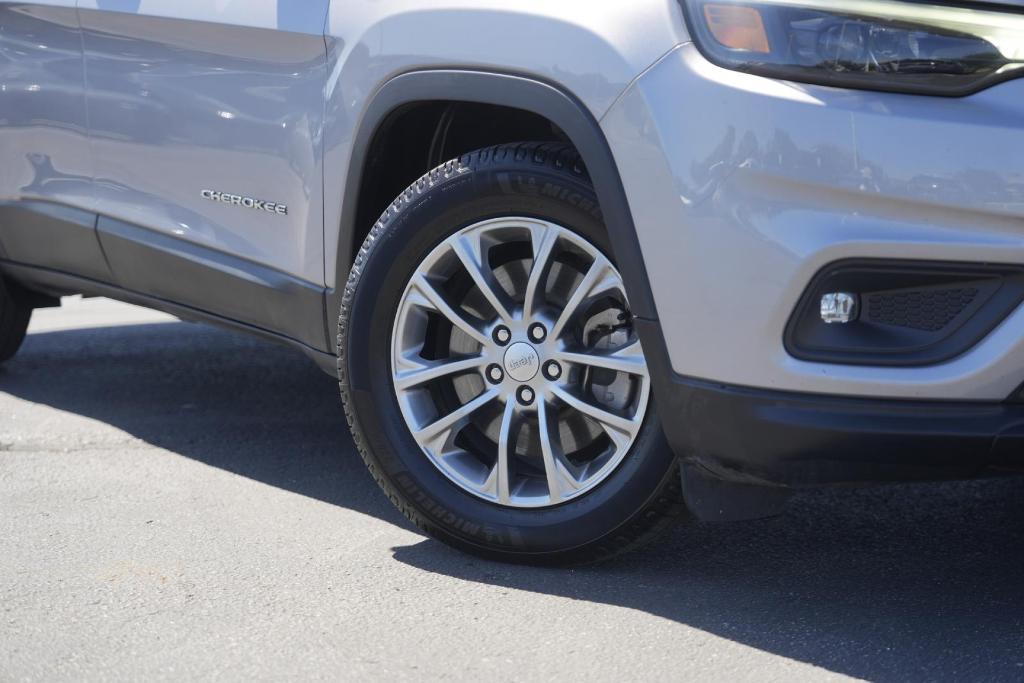 used 2019 Jeep Cherokee car, priced at $13,875