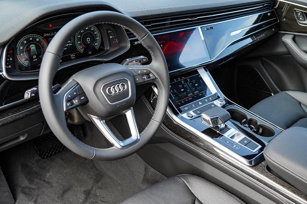 new 2025 Audi Q7 car, priced at $69,448