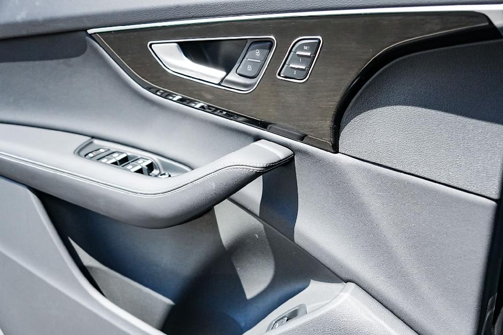 used 2025 Audi Q7 car, priced at $58,172