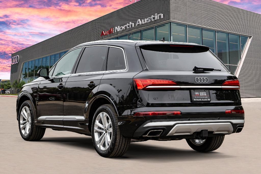 new 2025 Audi Q7 car, priced at $70,095