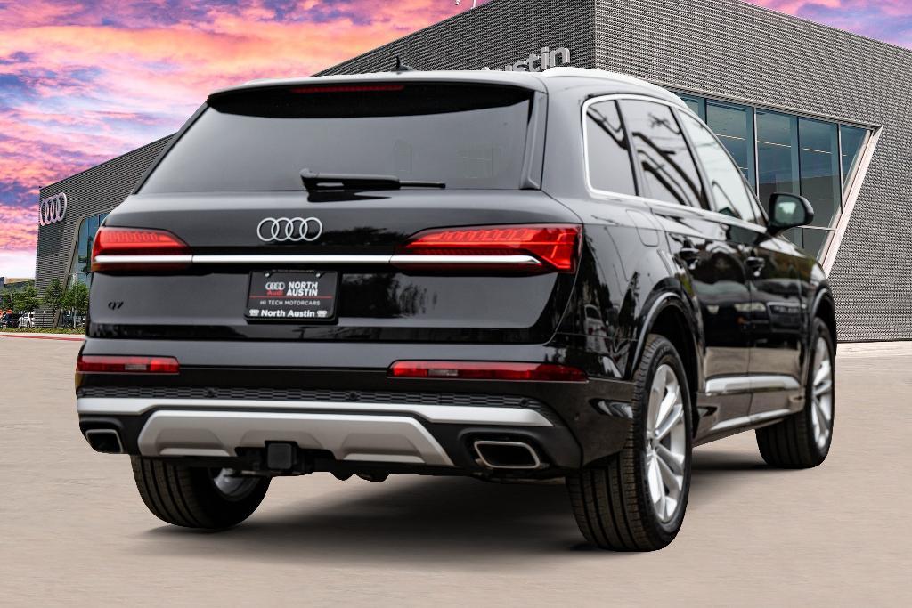 new 2025 Audi Q7 car, priced at $70,095