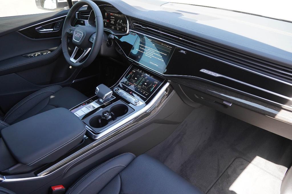 new 2025 Audi Q7 car, priced at $82,395
