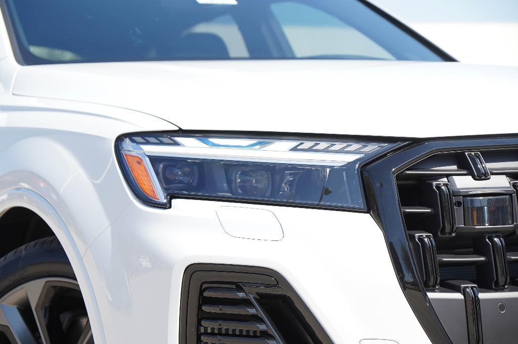 new 2025 Audi Q7 car, priced at $82,395