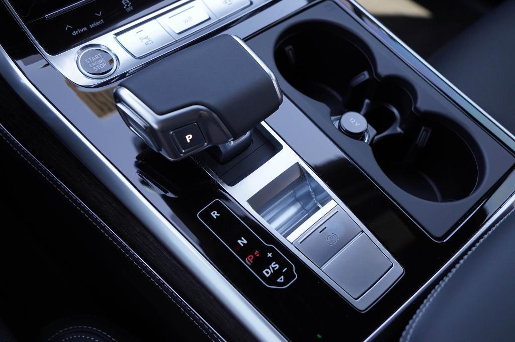 new 2025 Audi Q7 car, priced at $82,395